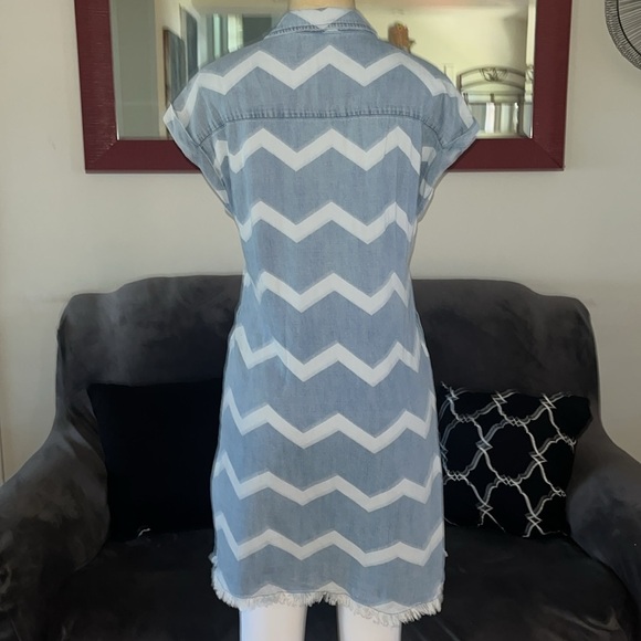 Billy T

Lila Shirtdress - Picture 7 of 12